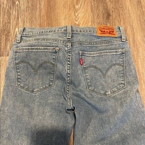 Levi skinny jeans size 27